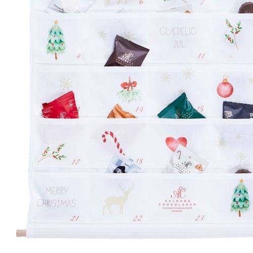 Aalborg chokoladen væghængt julekalender stofophæng med lommer chokolade slik nødder køb 2025