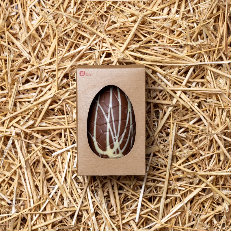 Økologisk påskeæg af mælkechokolade lys chokolade anker